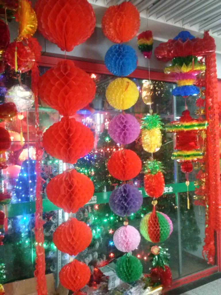 红圆灯笼 彩色绣球灯笼 拉喜 喜庆用品 塑料纸灯笼