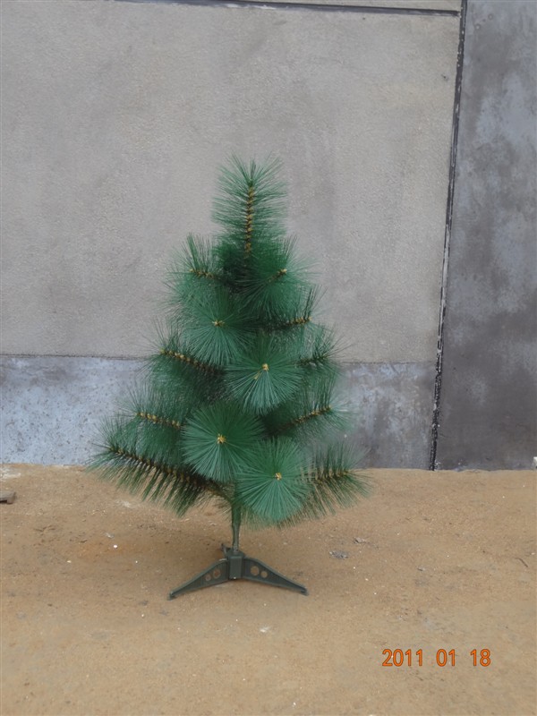 厂家生产各种各样的圣诞树，圣诞藤条，圣诞花环等。。。。。。