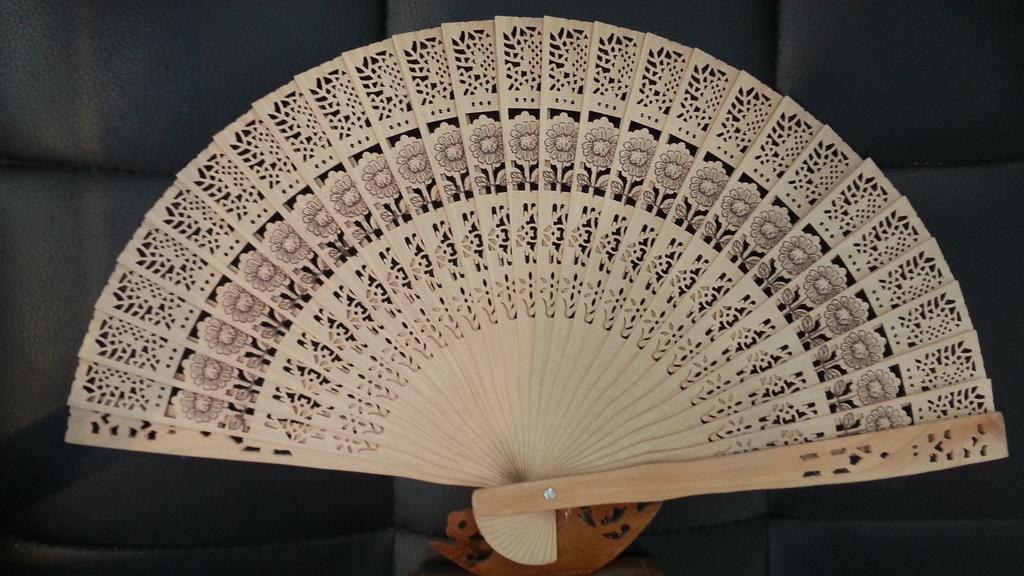 特价工艺扇木头扇香木扇可带椽香礼品清香扑鼻带礼品盒