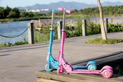 children‘s iron wide plate tri-scooter with light wheel