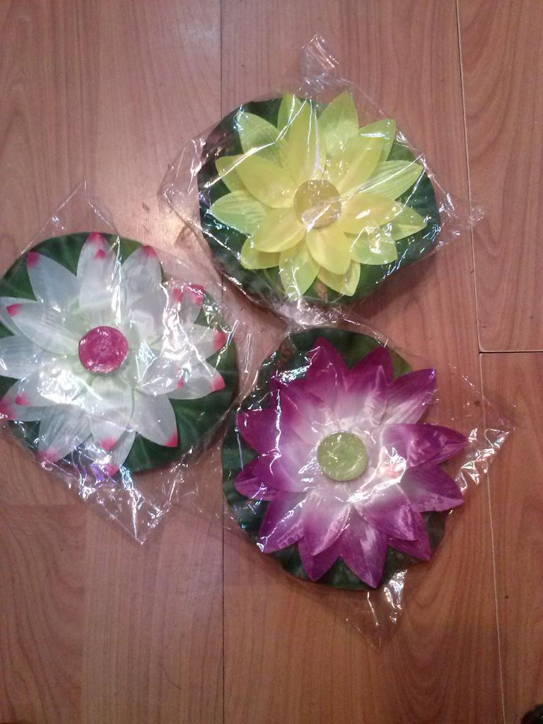 荷花灯 喜庆用品塑料纸灯笼宫灯及婚庆用品孔明灯荷花灯布灯笼