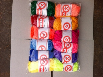 16克每球,12个球每包,混色包装毛线