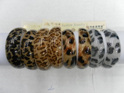 Leopard print earring c-acrylic