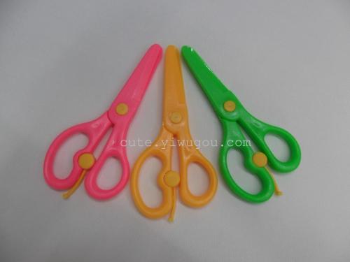 Plastic Spring Scissors 104