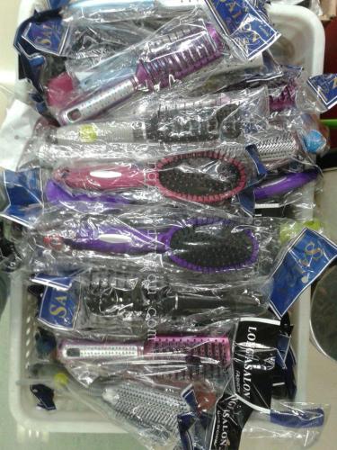 Factory Direct Sales 2 Yuan Shop Beauty Salon Men and Women Spot Comb Boutique Comb Rib Comb Air Cushion Comb Flat Roller Comb