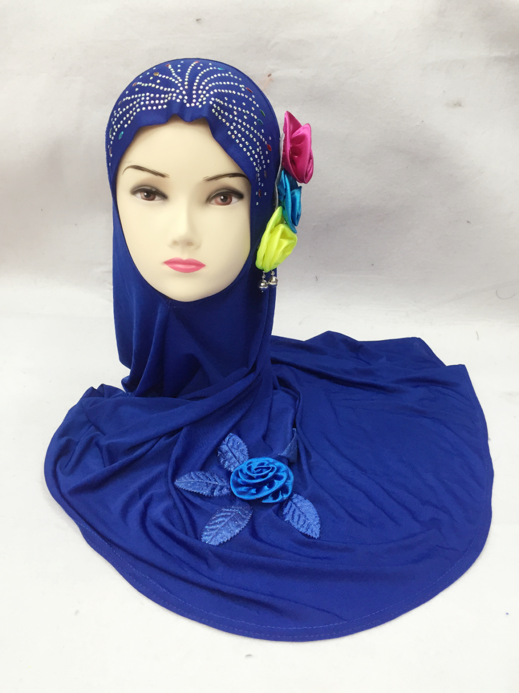 戴头巾的中东女子-欧莱凯设计网