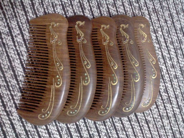 批发天然鸡翅木梳 高档檀木梳 鑫玉堂厂家手工制作精