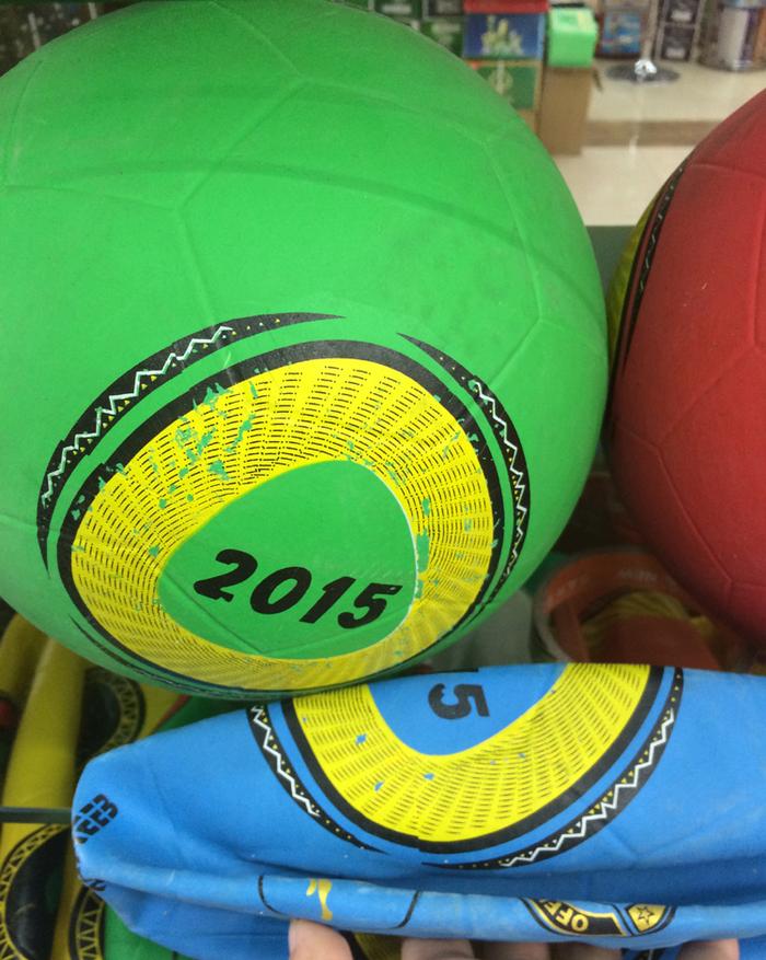 5号光面足球 花型 颜色 每个球一个pp袋气针和