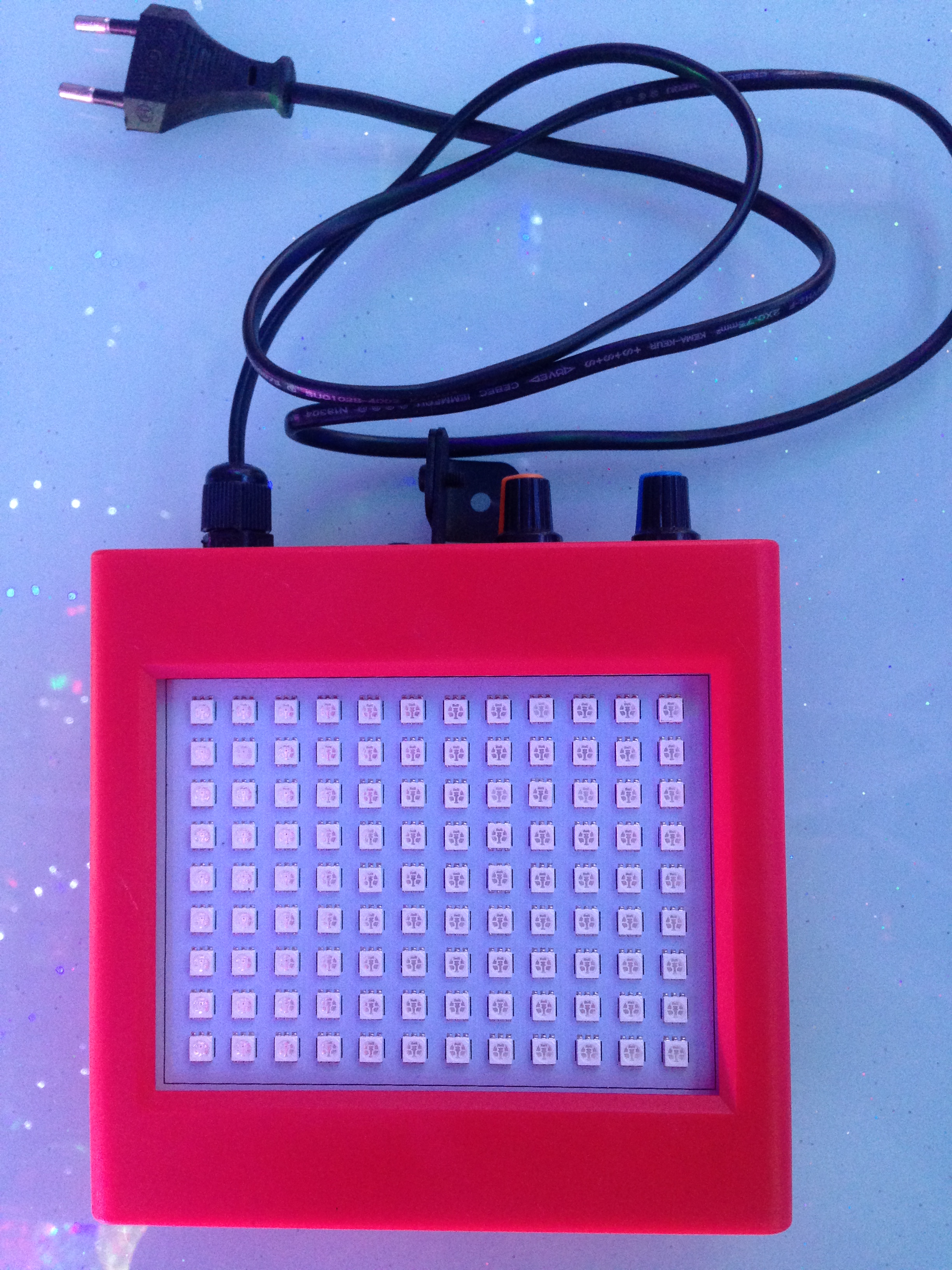 108粒贴片频闪 彩光频闪   2015新款塑料机箱