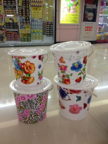 bucket， plastic flower bucket