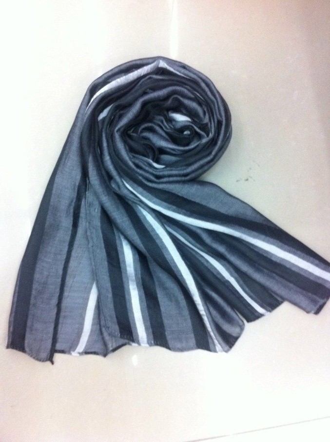 顺于皱印草莓花长巾_ 义乌侨阳围巾商行_ 义乌