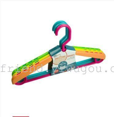 Factory Direct Sales Medium Telescopic Arm Plastic Hanger Taobao Hot Sale