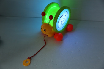 儿童创意拖拉蜗牛玩具带灯光音乐 新奇特多功