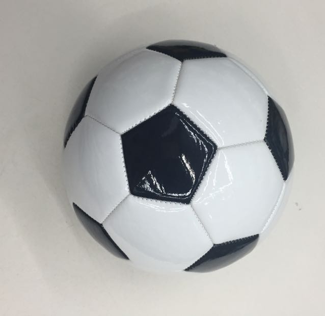 厂家直销3号机缝足球 train火车头足球 经典黑白