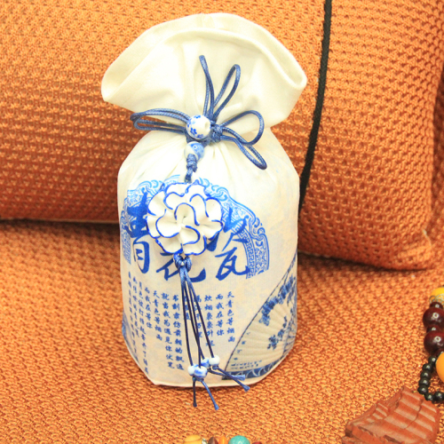 ancient fragrant vine blue and white porcelain bag incense carbon bag， purified air bamboo charcoal bag， car charcoal bag