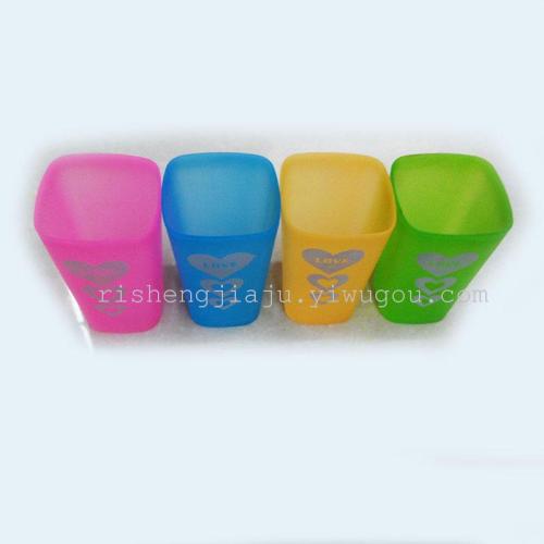Heart Shape Printed Square Cup Yiwu Daily Necessities Factory Direct Sales RS-200082