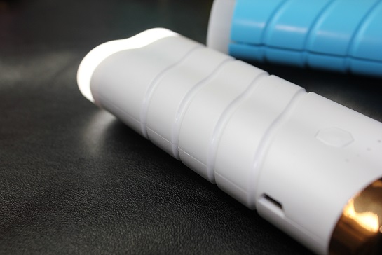 两节变色龙移动电源 带LED手电 多种手机配件