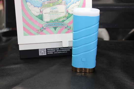 两节变色龙移动电源 带LED手电 多种手机配件