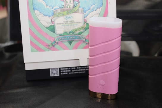 两节变色龙移动电源 带LED手电 多种手机配件