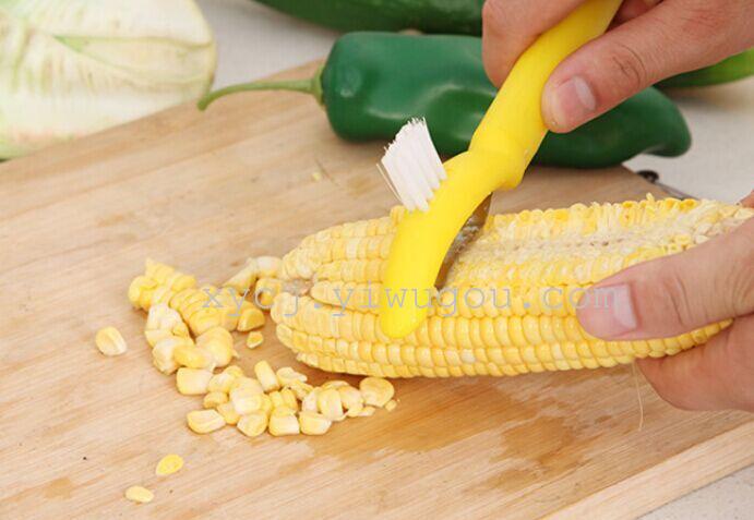 The kitchen is equipped with a cleaning brush, a corn grater, a corn peeler, a peeling knife, a thresher and a dehusker pic 1