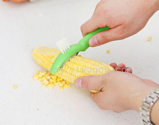 The kitchen is equipped with a cleaning brush, a corn grater, a corn peeler, a peeling knife, a thresher and a dehusker pic 4