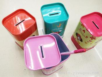 7.5*10.5普拉多马口铁方形存钱罐。可打开当笔