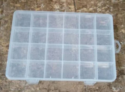 Small 24 Grid Transparent Box