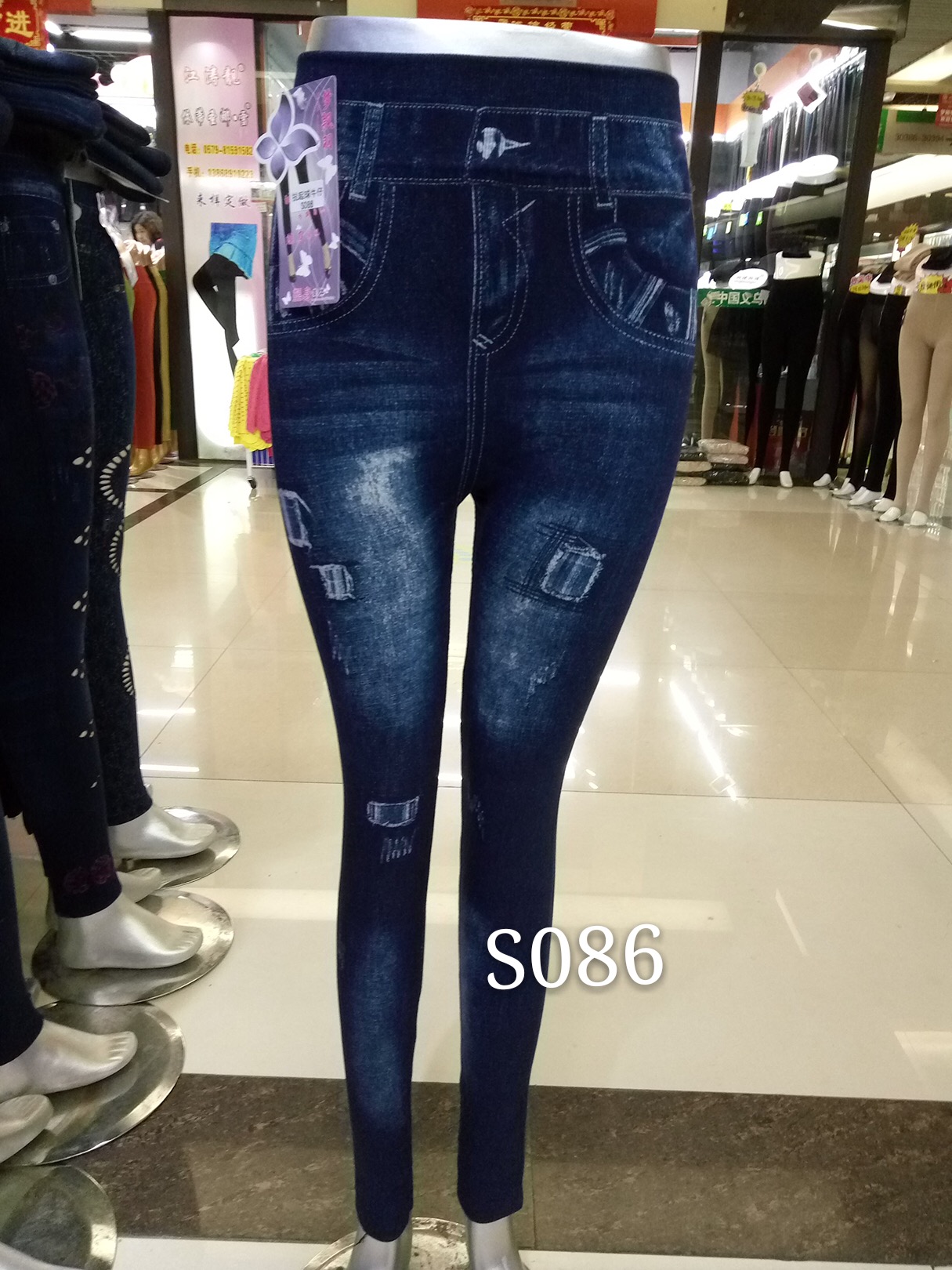 cold transfer shows thin warm imitation denim leggings.