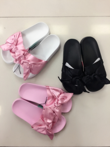 factory direct wholesale spot korean casual women‘s slippers rihanna women‘s fashion shoes with the same style