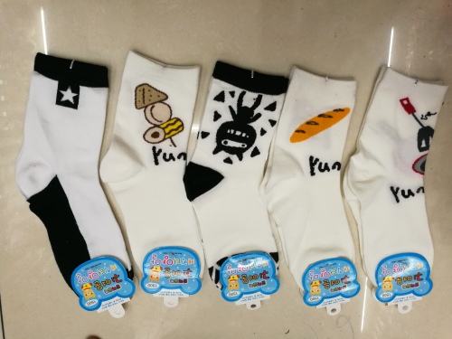 all kinds of cartoon socks， hand-to-eye， all genuine， cheap price， hurry up to order， buy it