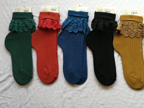 all cotton lace ruffles women‘s socks， seamed by hand， warm and sweat-absorbent.