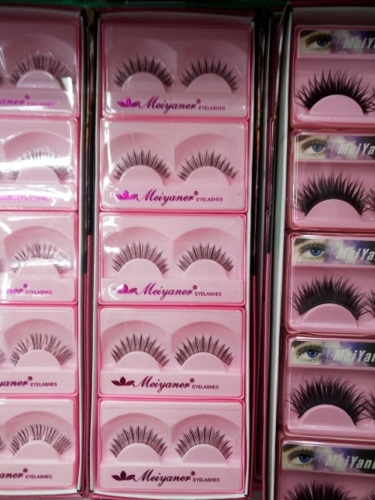 factory direct selling all kinds of false eyelashes， you can also customize samples