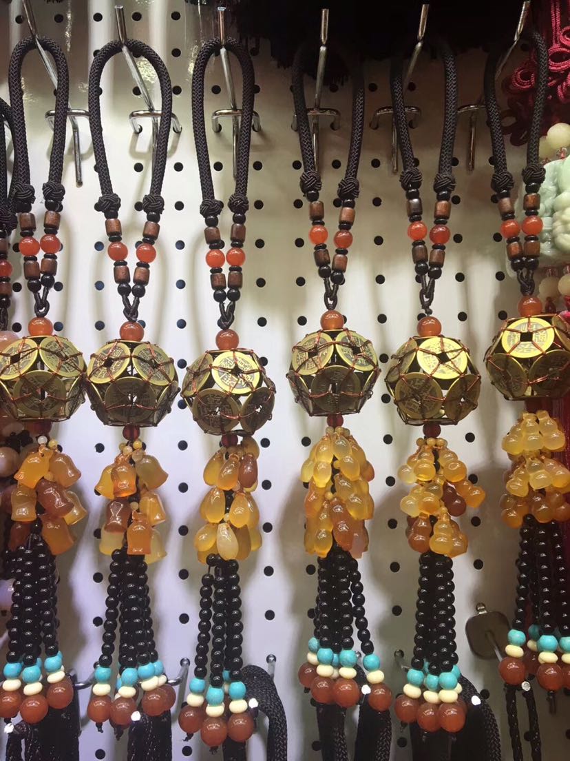 铜钱球配玉髓挂件