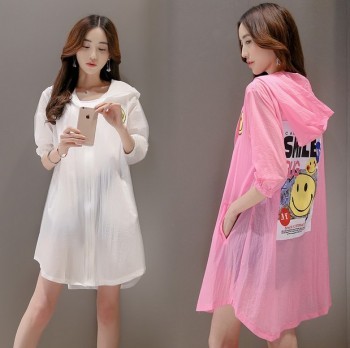 South Korean trench coat with long sleeves and long sleeves, long sleeves and long sleeves.