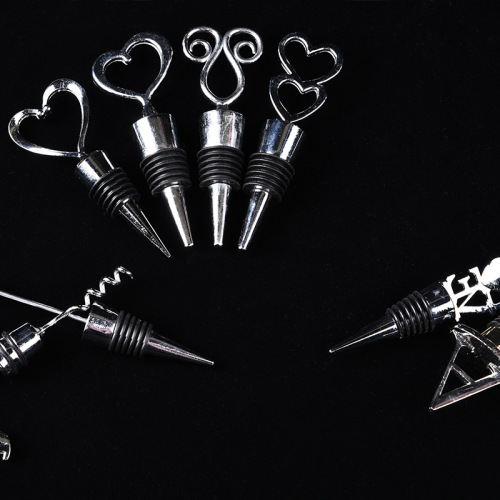 18 new high-end atmospheric wine set spot supply zinc alloy heart-shaped wine stopper high-end wedding gift direct sales