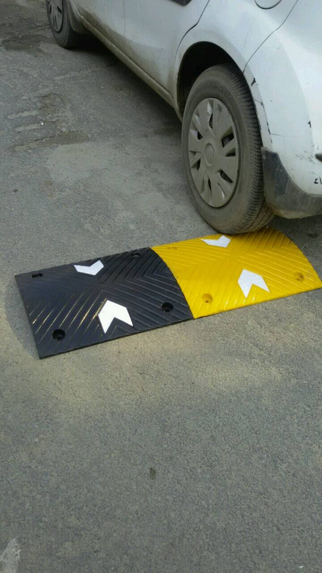 反光胶带减速带