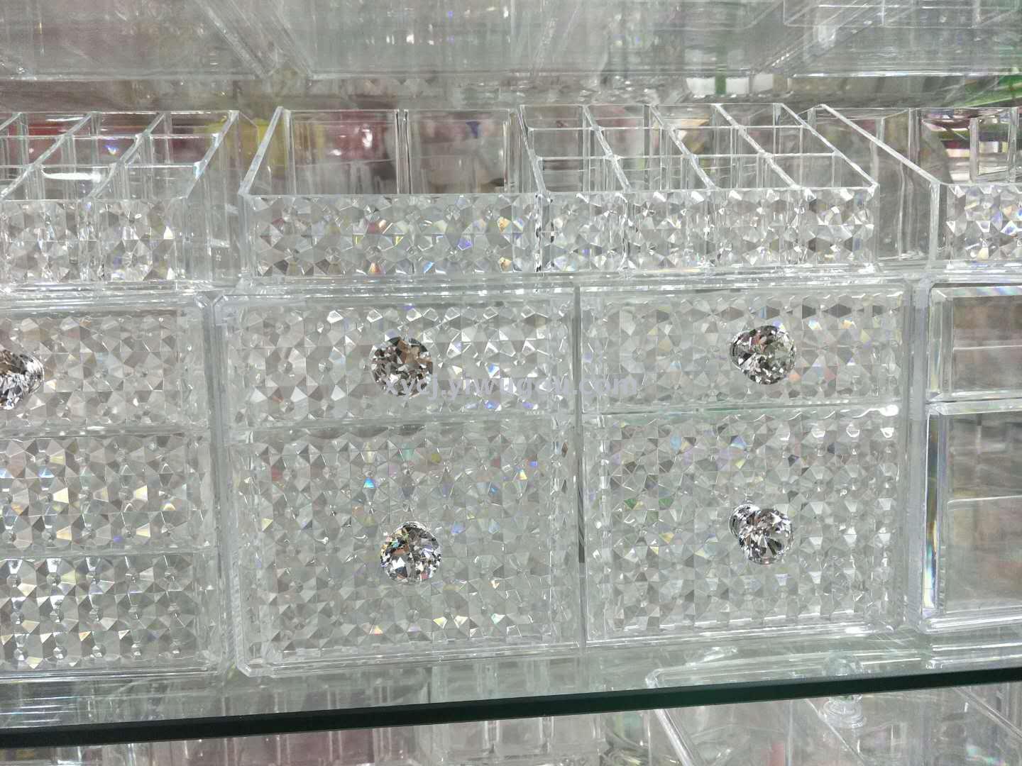 New plastic cosmetic box diamond-faced cosmetic display stand in transparent color pic 12