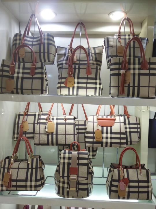 圣丽奴品牌女包