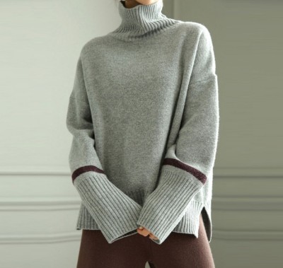 High-necked pullovers are loose, languid, slouchy, plus-size, high-end sweater coats