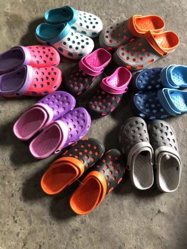 All Kinds of Slippers Low Price Processing Color Size Complete 