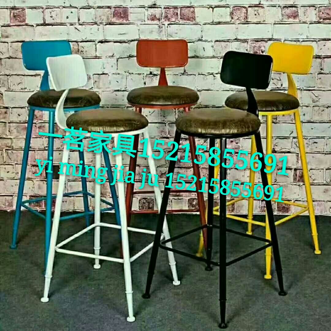 Разноцветные стулья лофт
