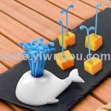 White Whale Water Spray Fruit Stick， whale Fruit Stick， Fruit Fork， white Whale Fruit Tag