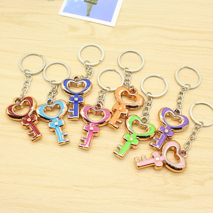 厂家直销创意可爱小礼品精美亚克力爱心钥匙锁匙扣手机挂件批发
