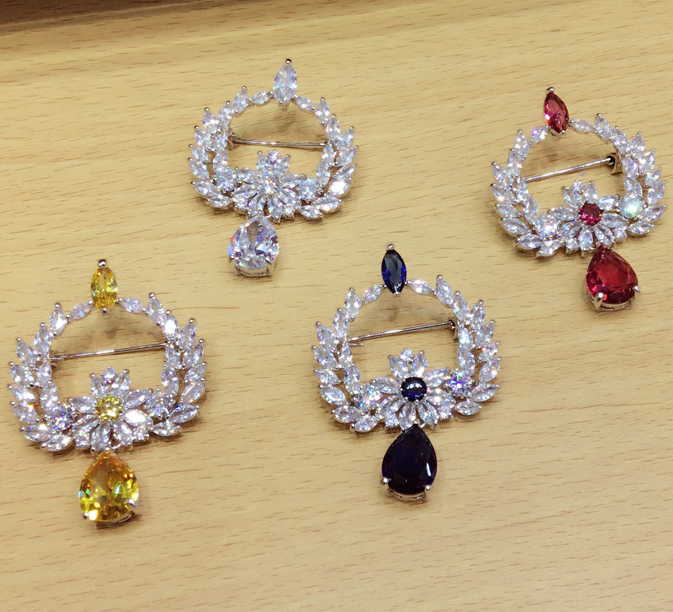 韩版时尚胸针微镶锆石胸花百搭服饰开衫别针两用毛衣链厂家直销