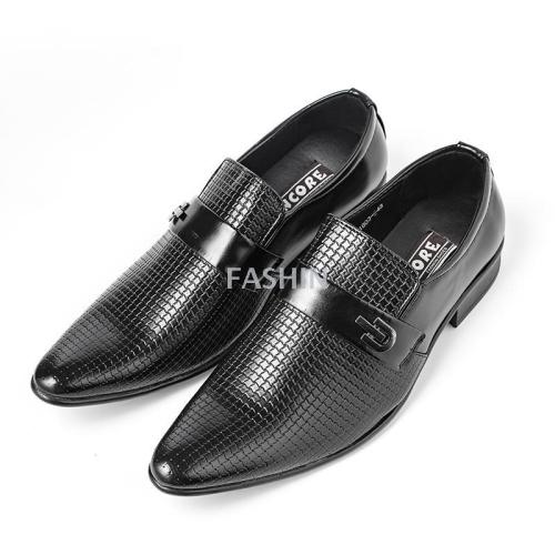2019 Fashion Men‘s Decorative Buckle Pointed Leather Shoes-Black