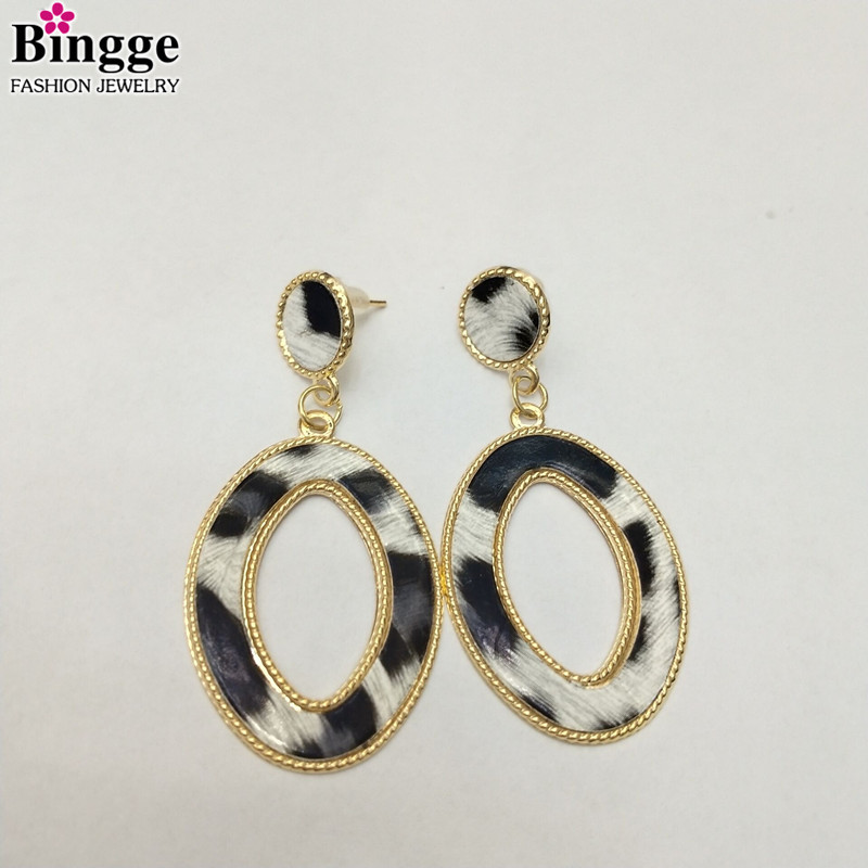 欧美新款耳钉合金豹纹椭圆镂空吊坠网红气质潮人耳环百搭女款耳饰