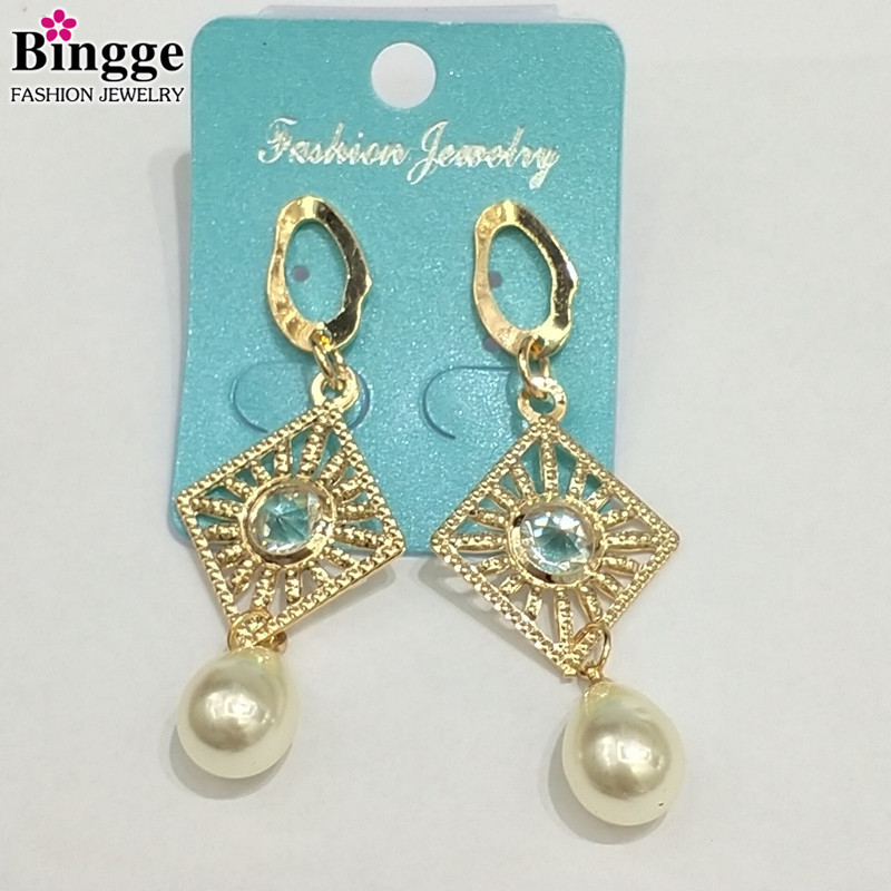 2019年夏季新款几何方形夸张镂空镶钻带珍珠吊坠时尚潮流百搭女款