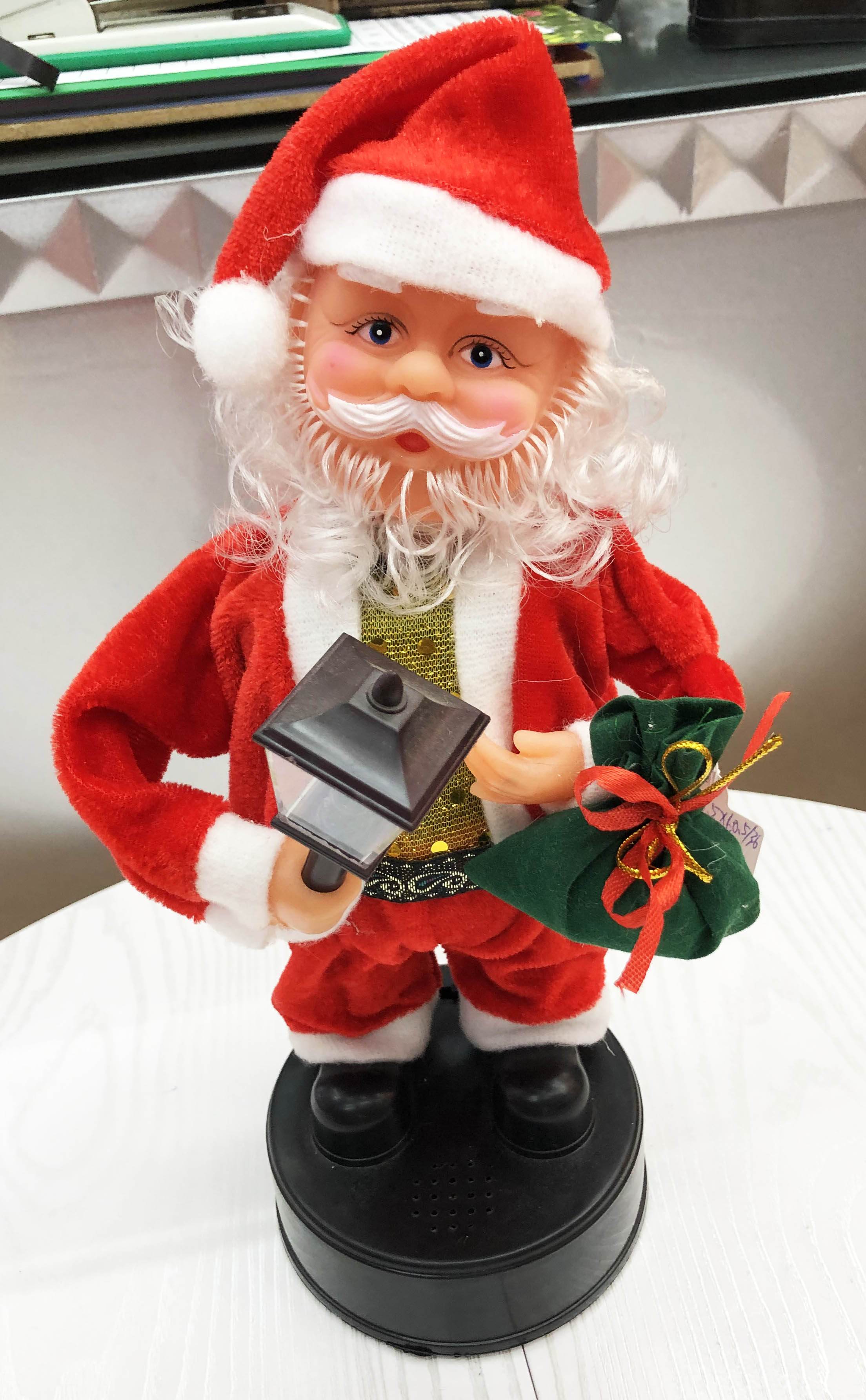 圣诞音乐电动老人12寸普通宫灯音乐老人跳舞圣诞饰品圆盘底座老人