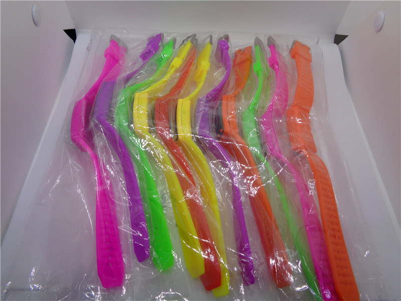 男女学生硅胶手环 1803运动多功能计步器LED手表地摊货源厂家直销