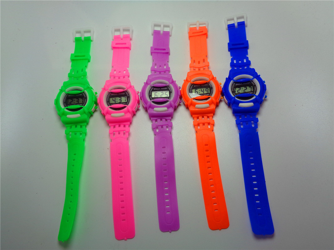 爆款发光玩具 男女学生礼品 创意大宝来石英表 地摊货源厂家批发